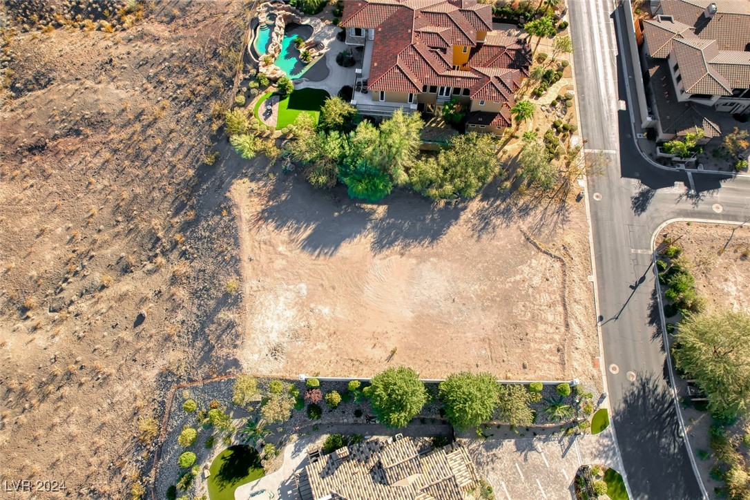 14 Pyrenees Court Property Photo 5