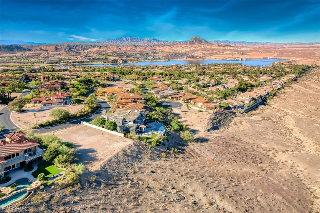 14 Pyrenees Court Property Photo 6