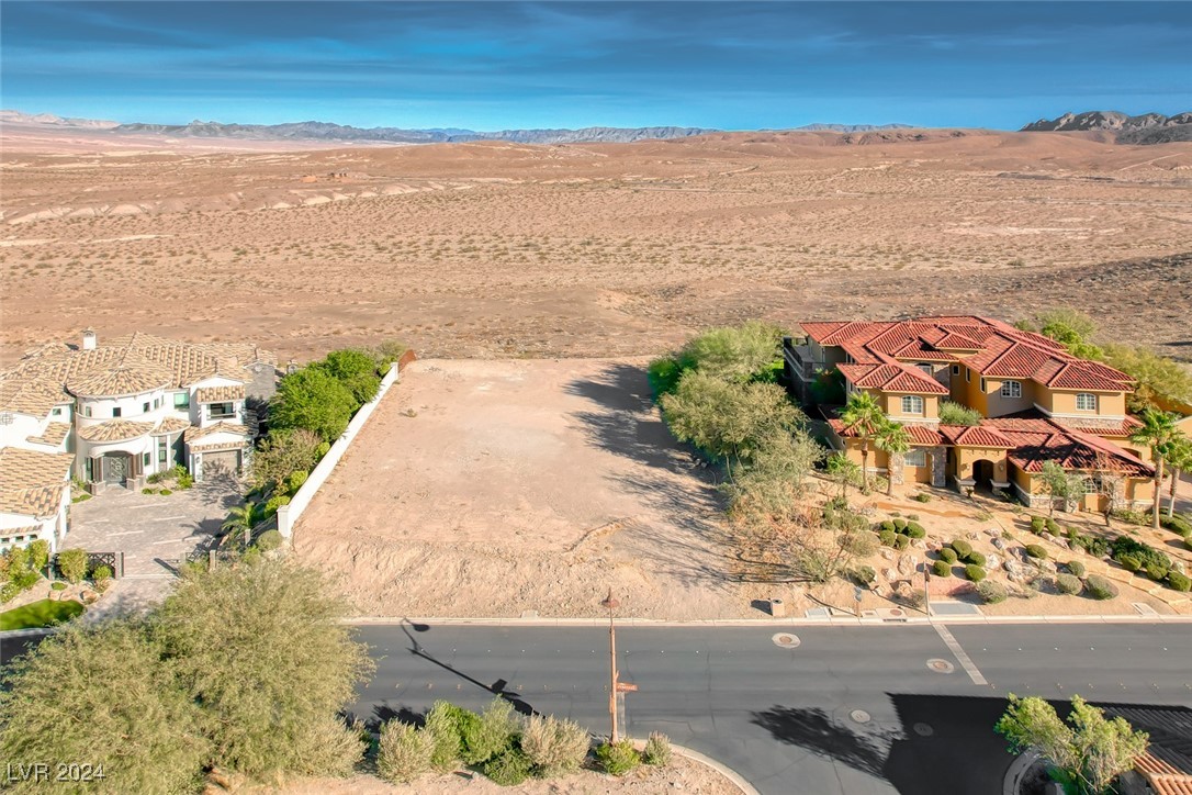 14 Pyrenees Court Property Photo 7