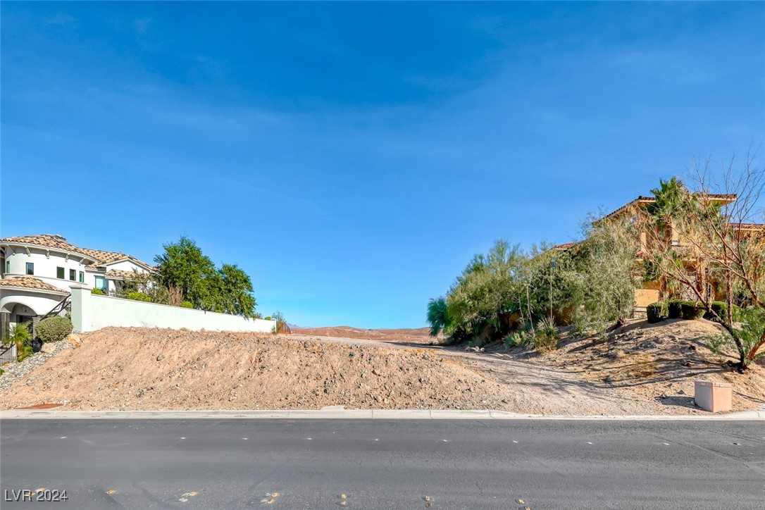 14 Pyrenees Court Property Photo 9