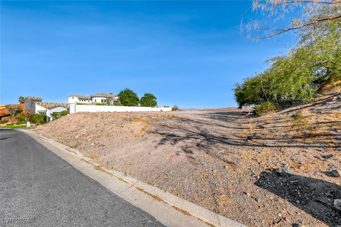 14 Pyrenees Court Property Photo 10