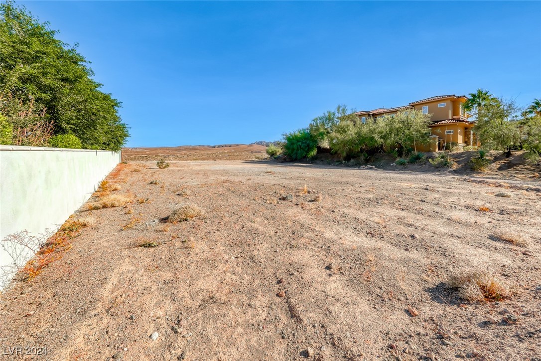14 Pyrenees Court Property Photo 11