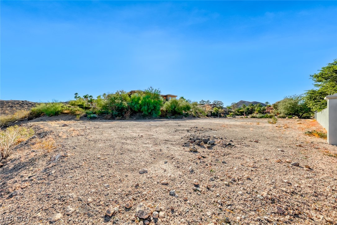 14 Pyrenees Court Property Photo 12