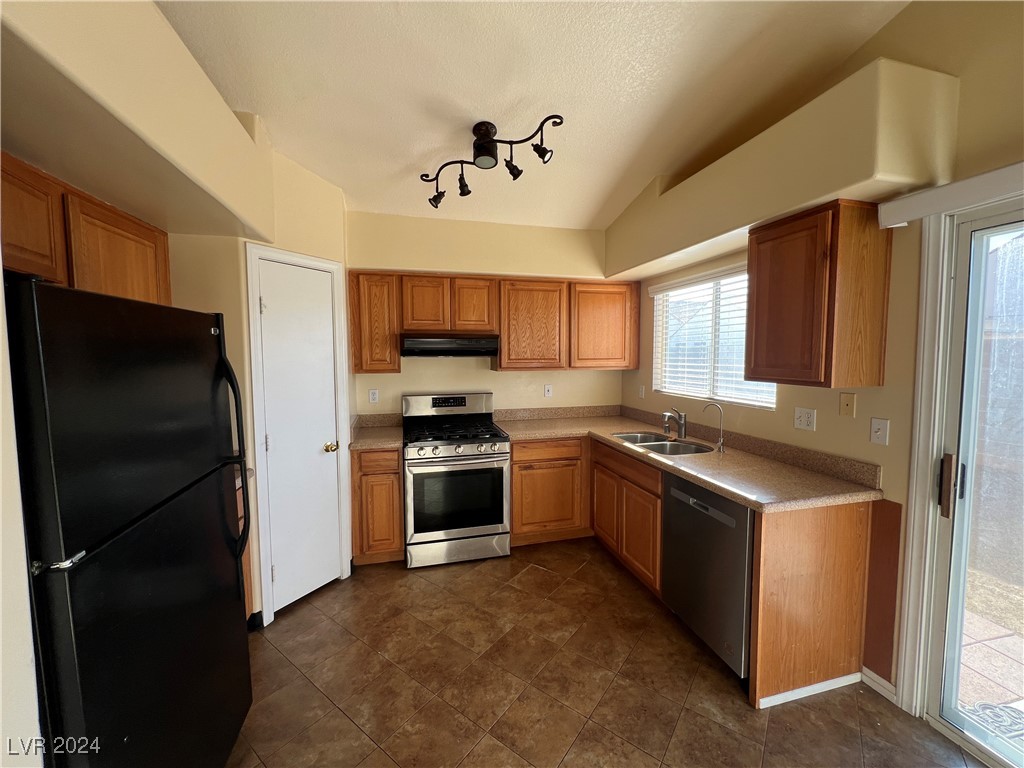 3933 Scotsman Way Property Photo 12