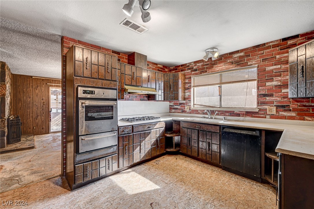 321 Oil Lantern Lane Property Photo 9