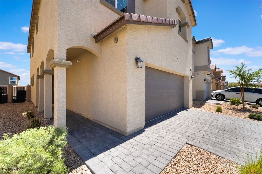9174 Rolling Sky Drive Property Photo 4