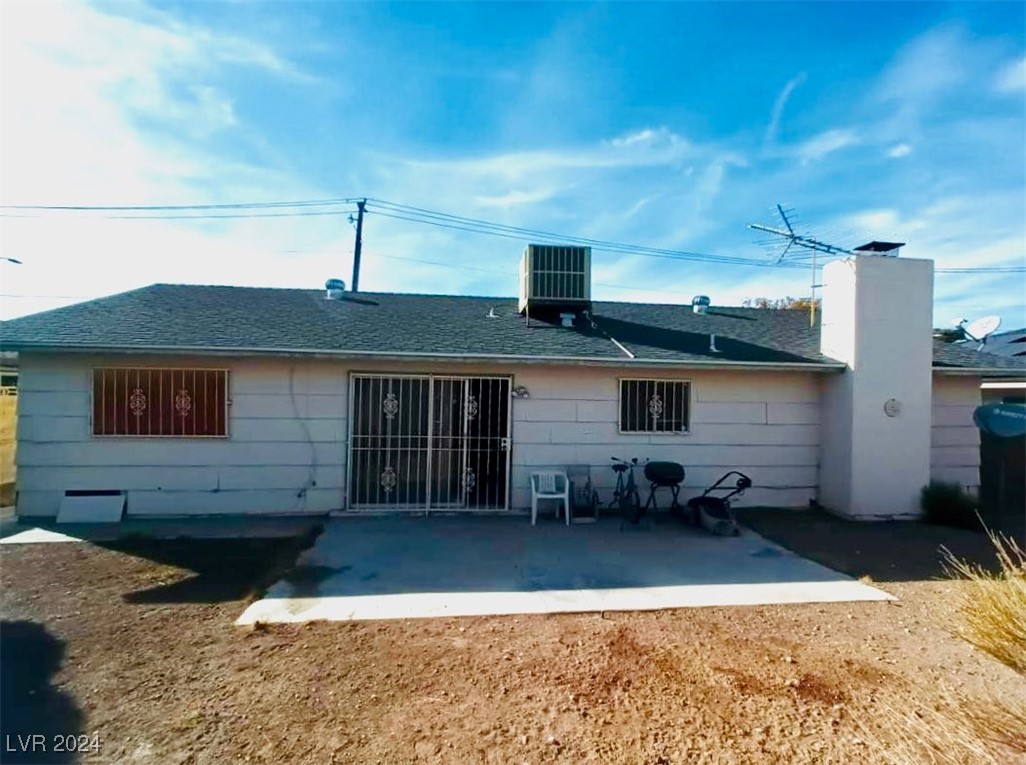 225 South Cimarron Road Property Photo 5