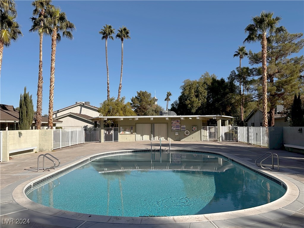 3004 El Camino Avenue Property Photo 37