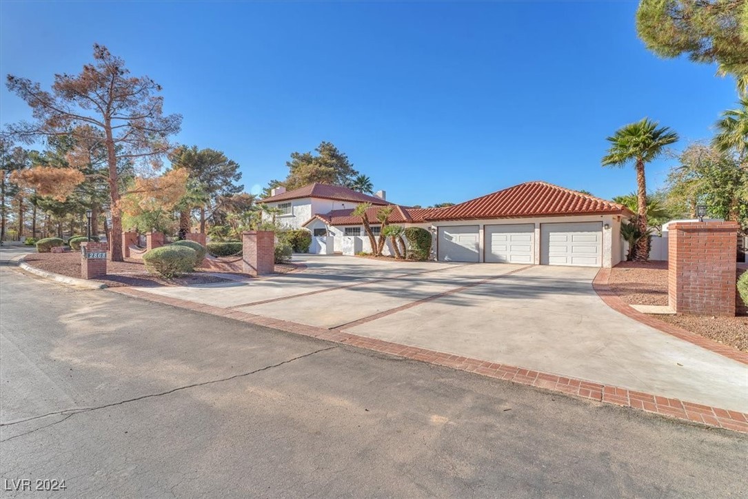 2868 Vista Del Sol Avenue Property Photo 4