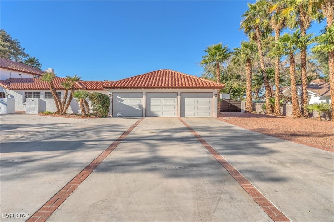 2868 Vista Del Sol Avenue Property Photo 5