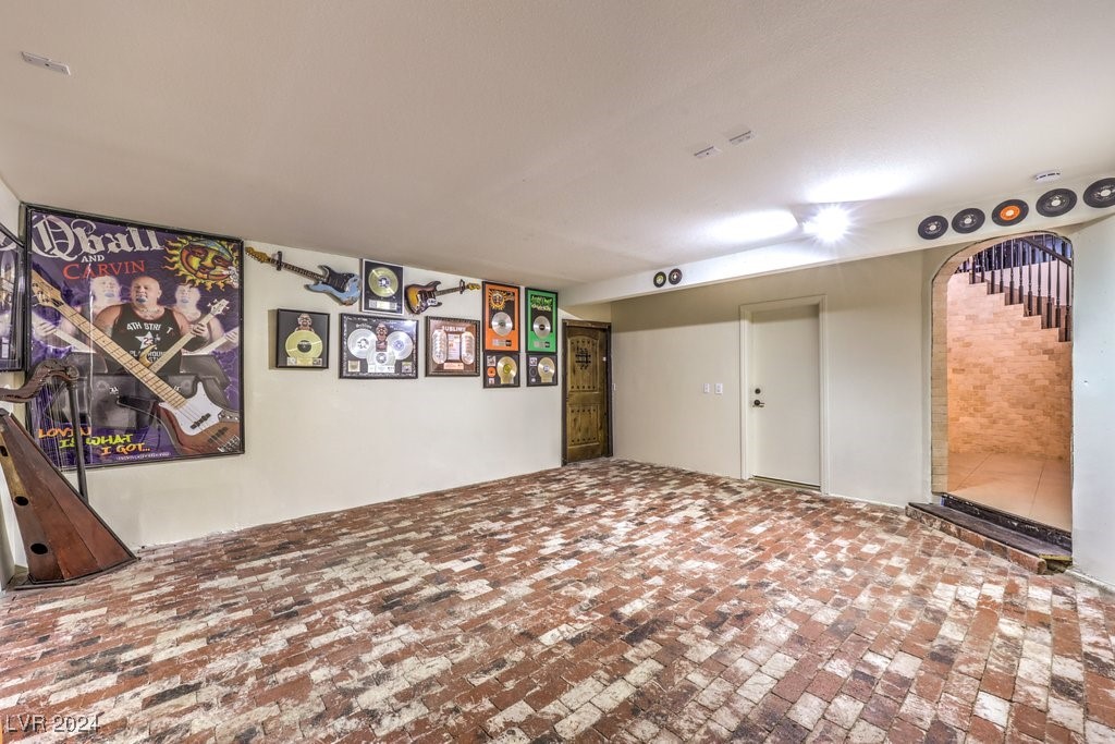 527 Leap Frog Avenue Property Photo 3