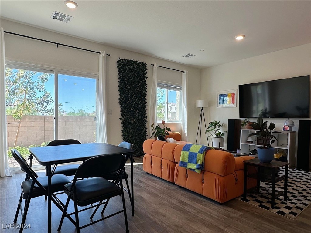 4273 Venus Falls Avenue Property Photo 4