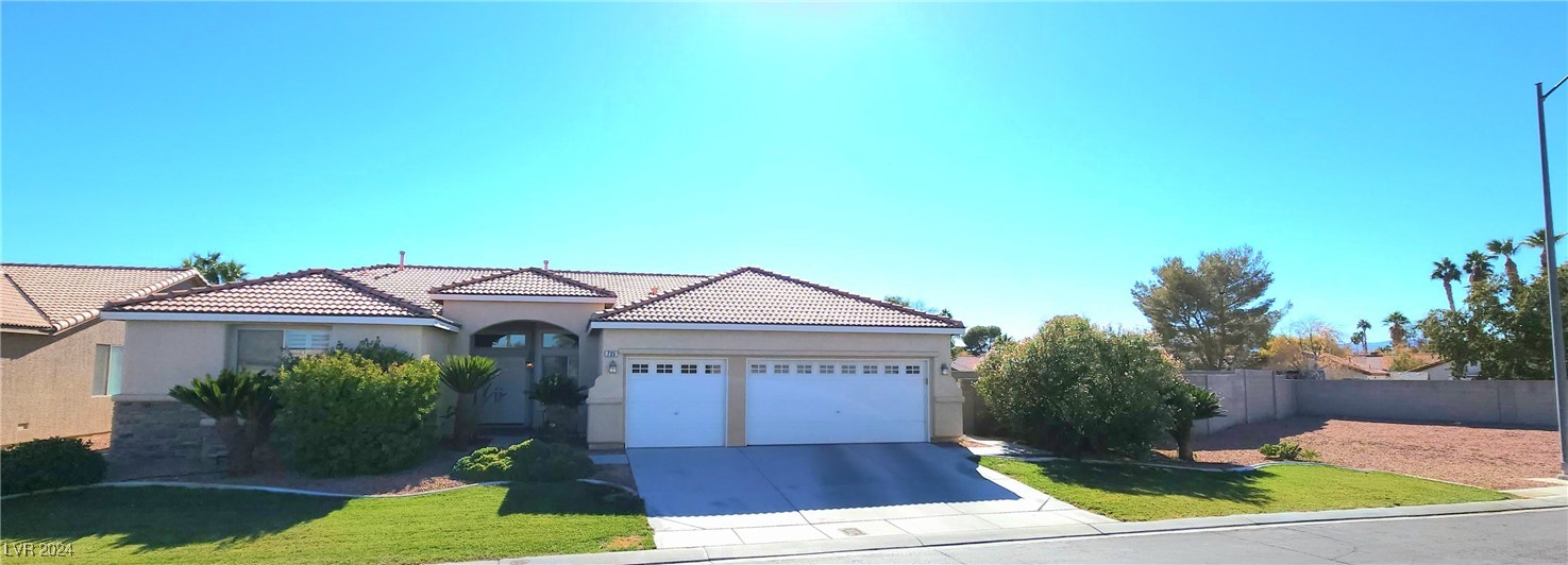 735 Diamond Bend Avenue Property Photo 1