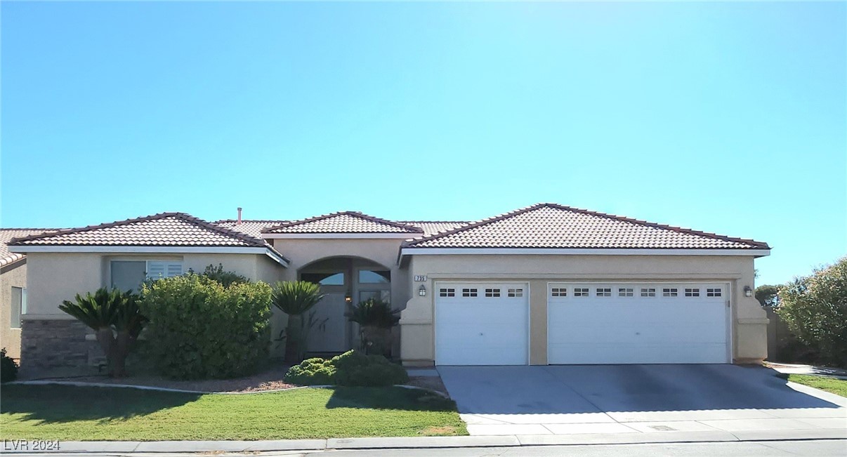735 Diamond Bend Avenue Property Photo 2