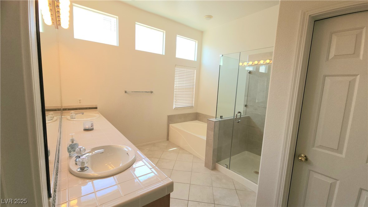 735 Diamond Bend Avenue Property Photo 10