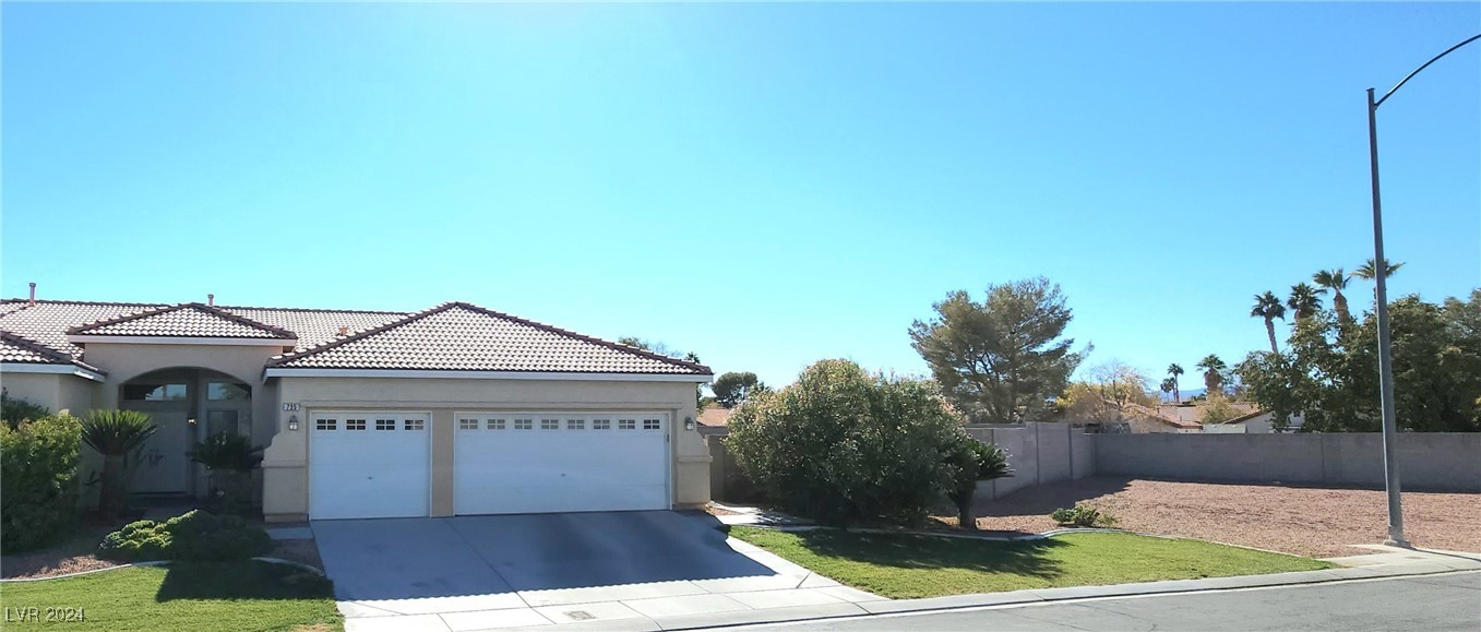735 Diamond Bend Avenue Property Photo 14