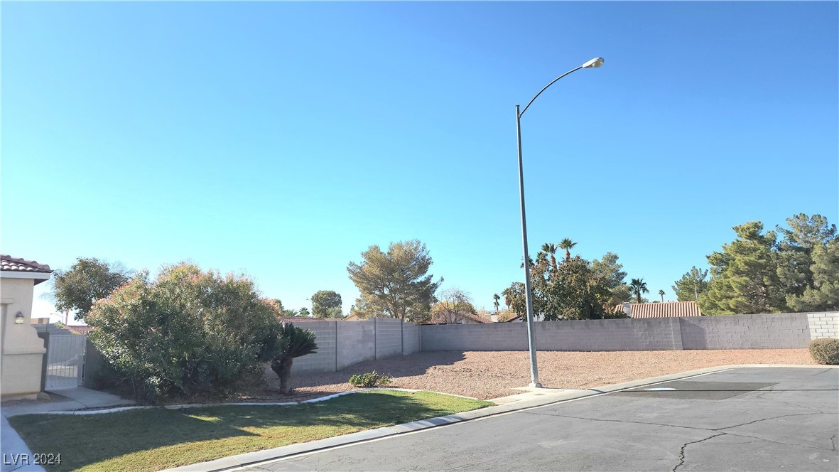 735 Diamond Bend Avenue Property Photo 15