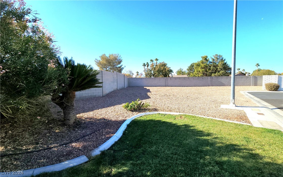 735 Diamond Bend Avenue Property Photo 16