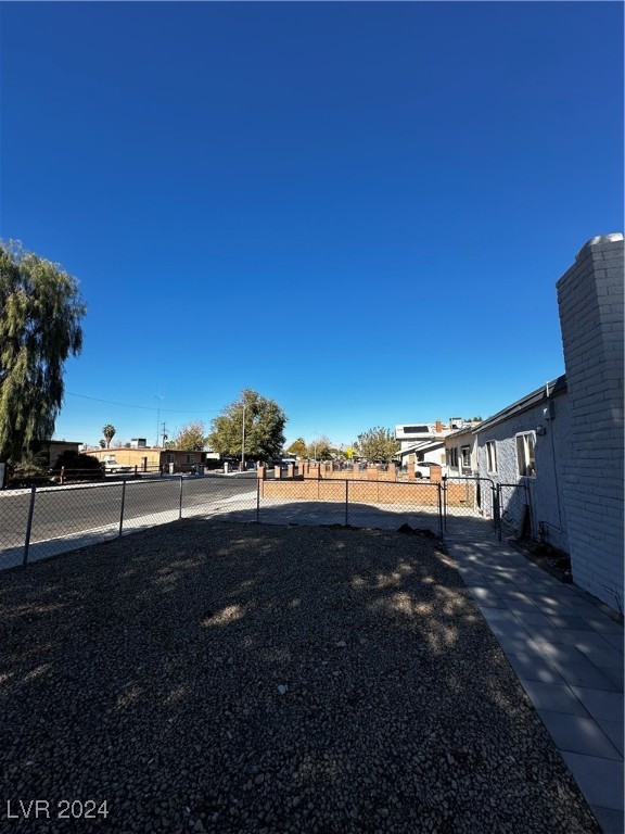 2213 East Oakey Boulevard Property Photo 3
