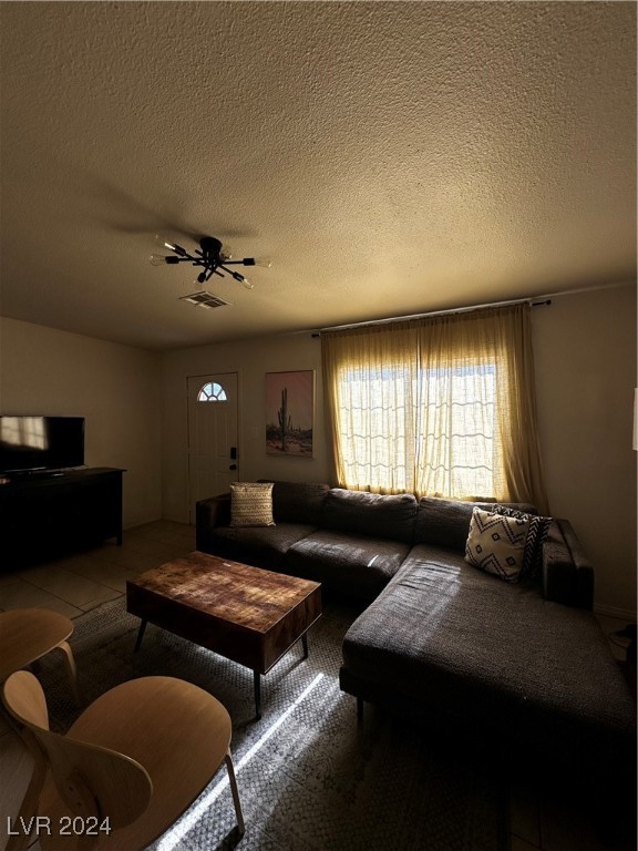 2213 East Oakey Boulevard Property Photo 6