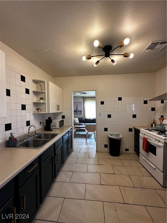 2213 East Oakey Boulevard Property Photo 9