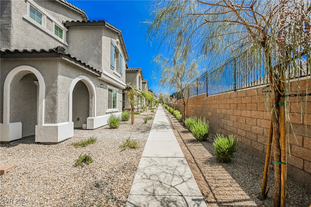 1323 Cerulean Avenue Property Photo 3