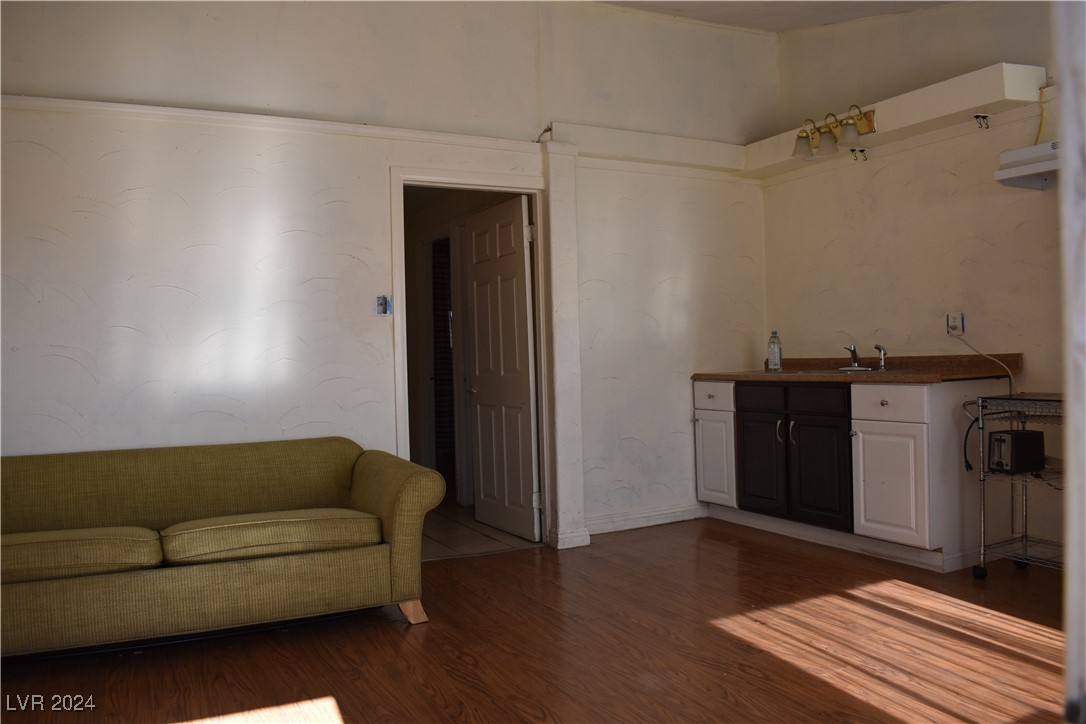 1140 Laurel Avenue Property Photo 6