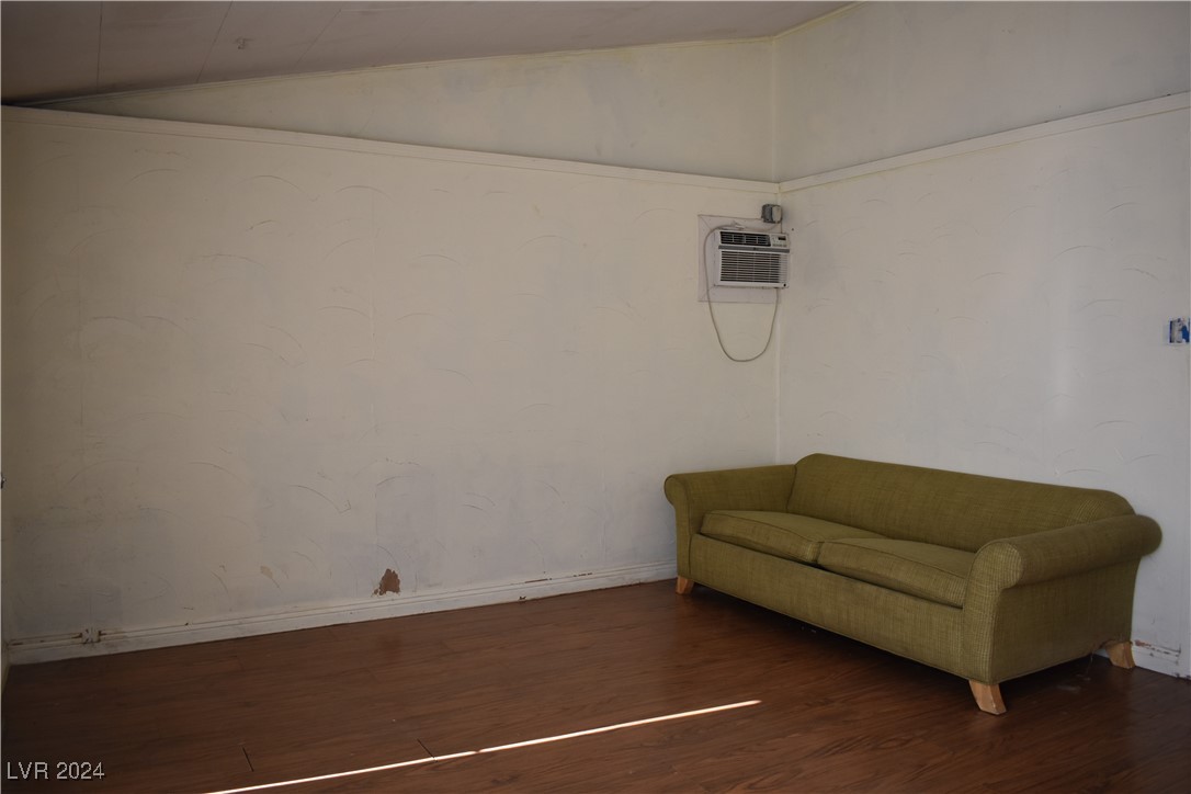 1140 Laurel Avenue Property Photo 7