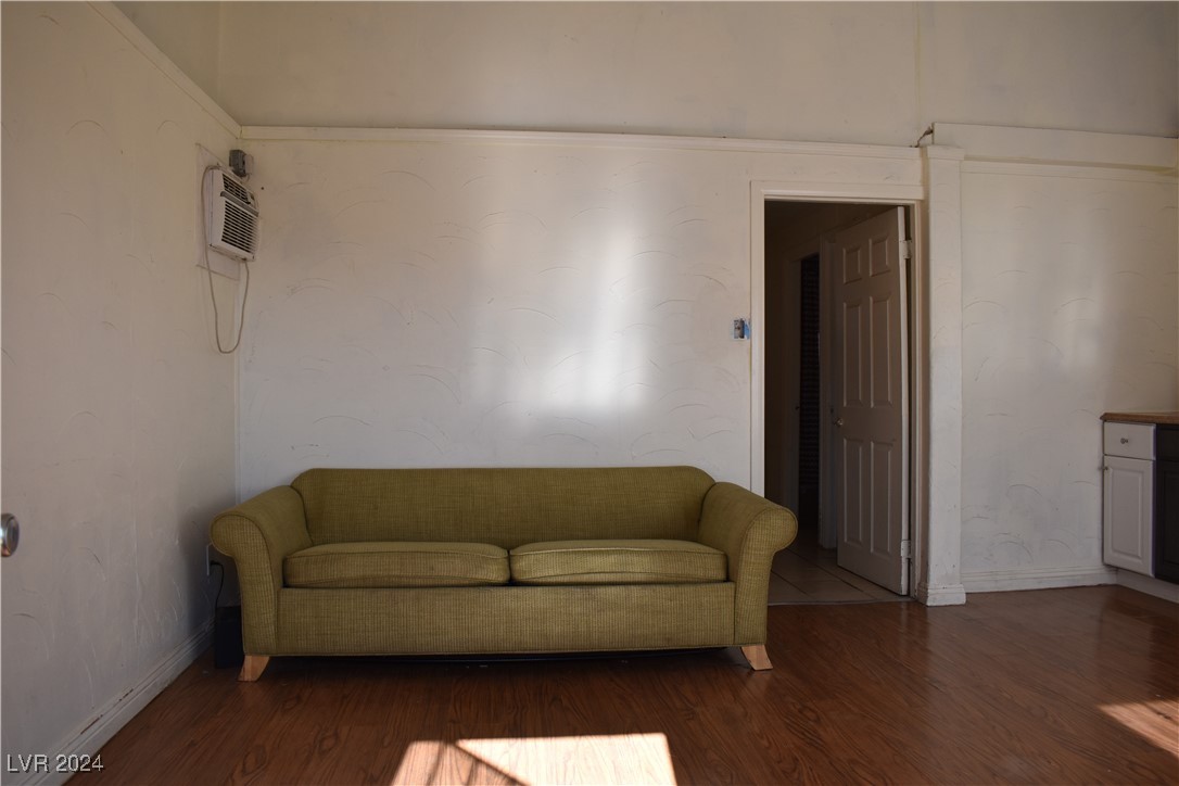 1140 Laurel Avenue Property Photo 8
