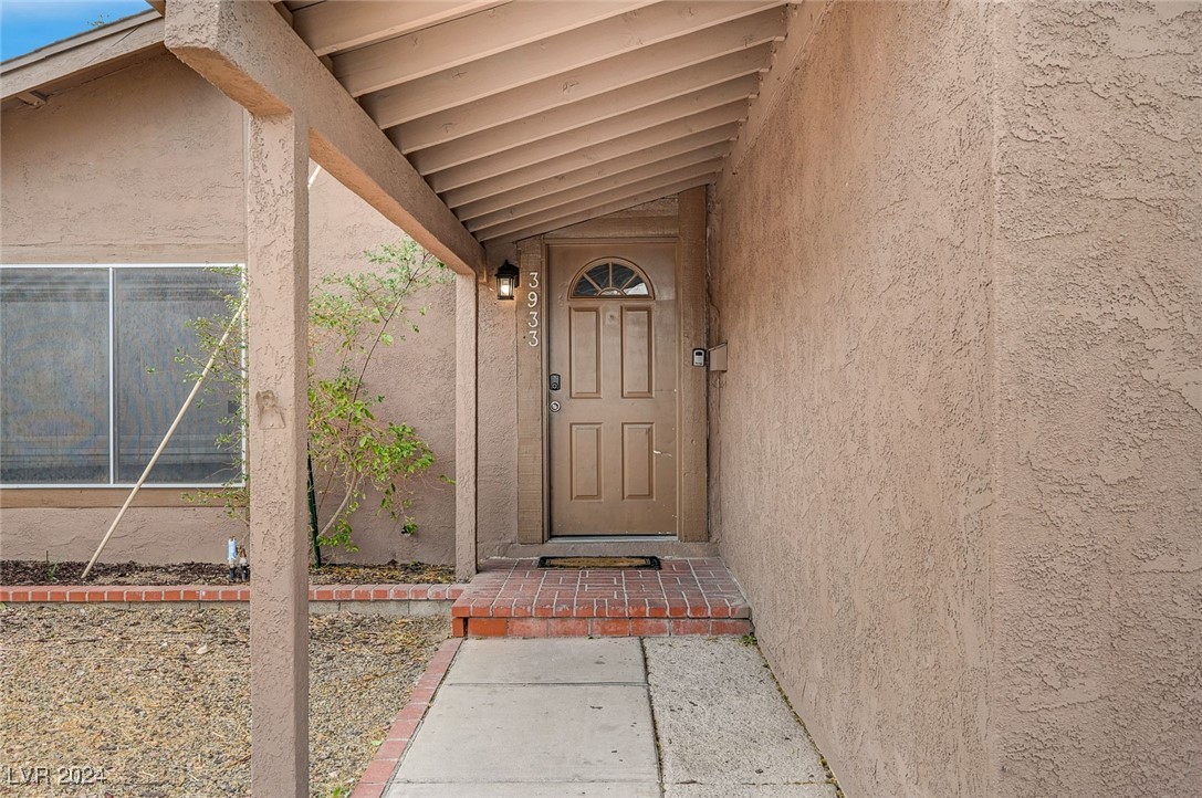 3933 Manford Circle Property Photo 6