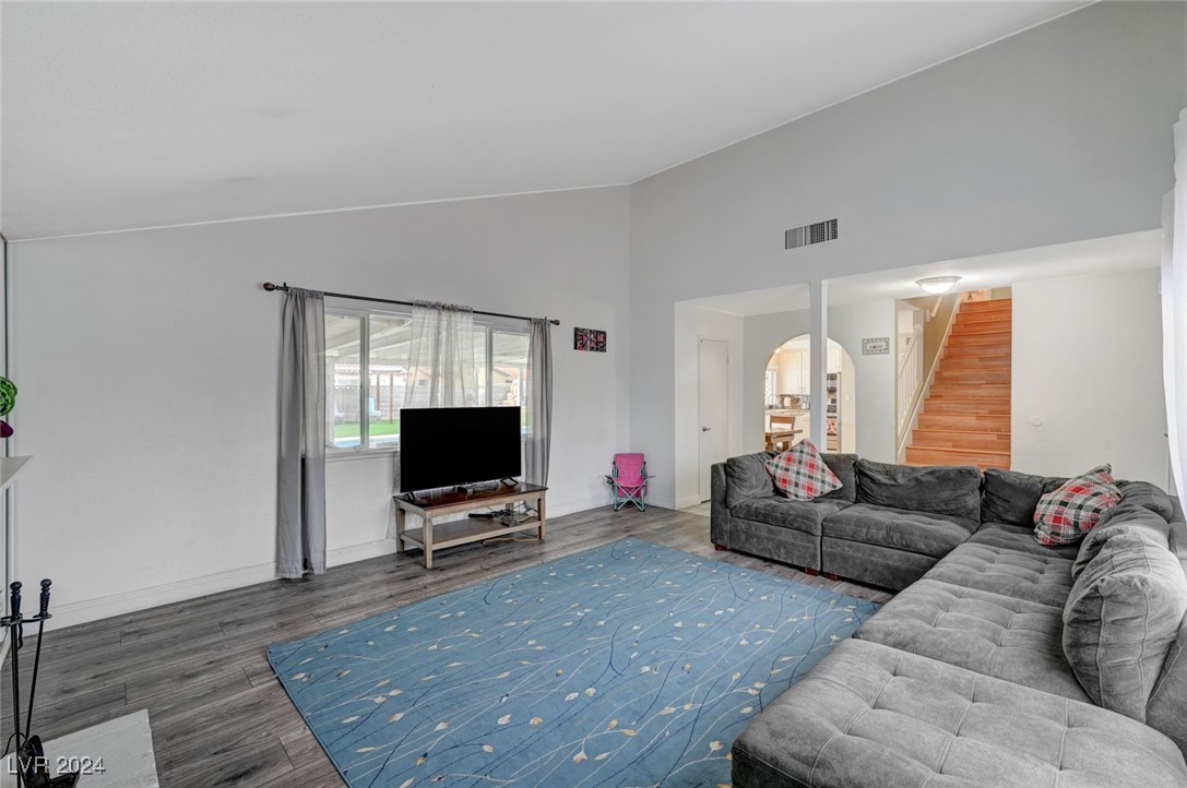 3933 Manford Circle Property Photo 7