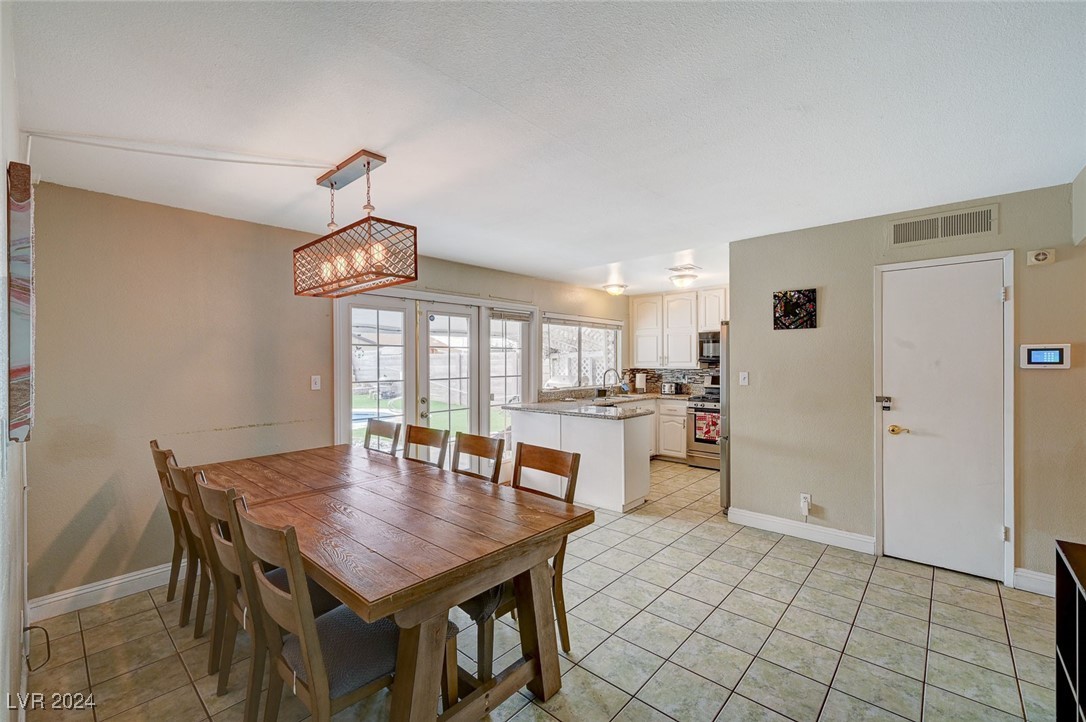 3933 Manford Circle Property Photo 11