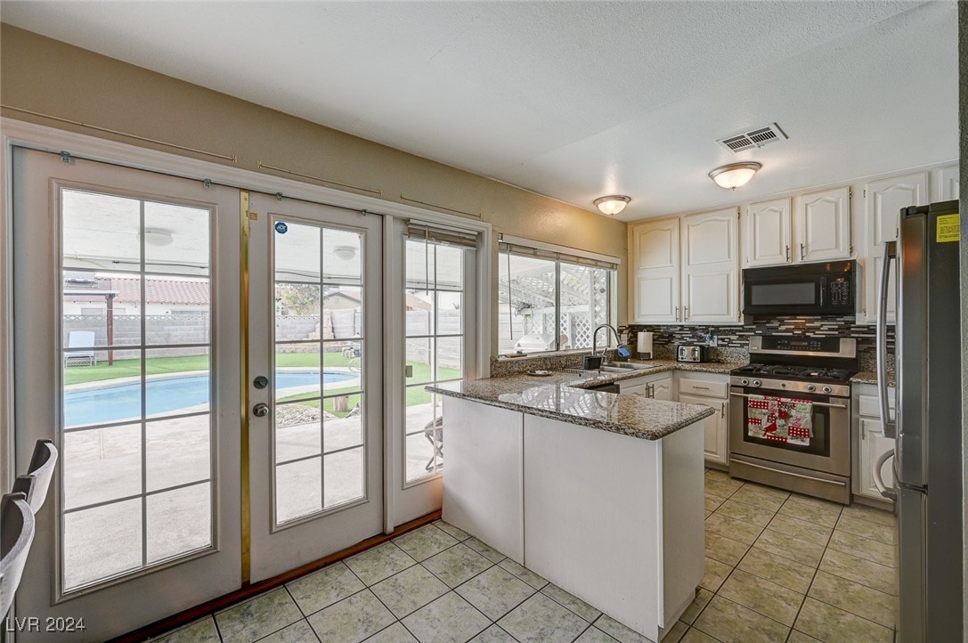 3933 Manford Circle Property Photo 15