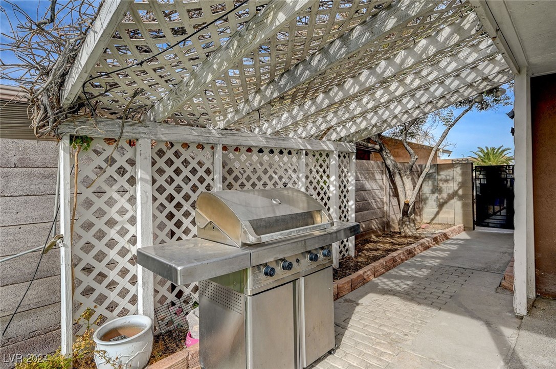 3933 Manford Circle Property Photo 39