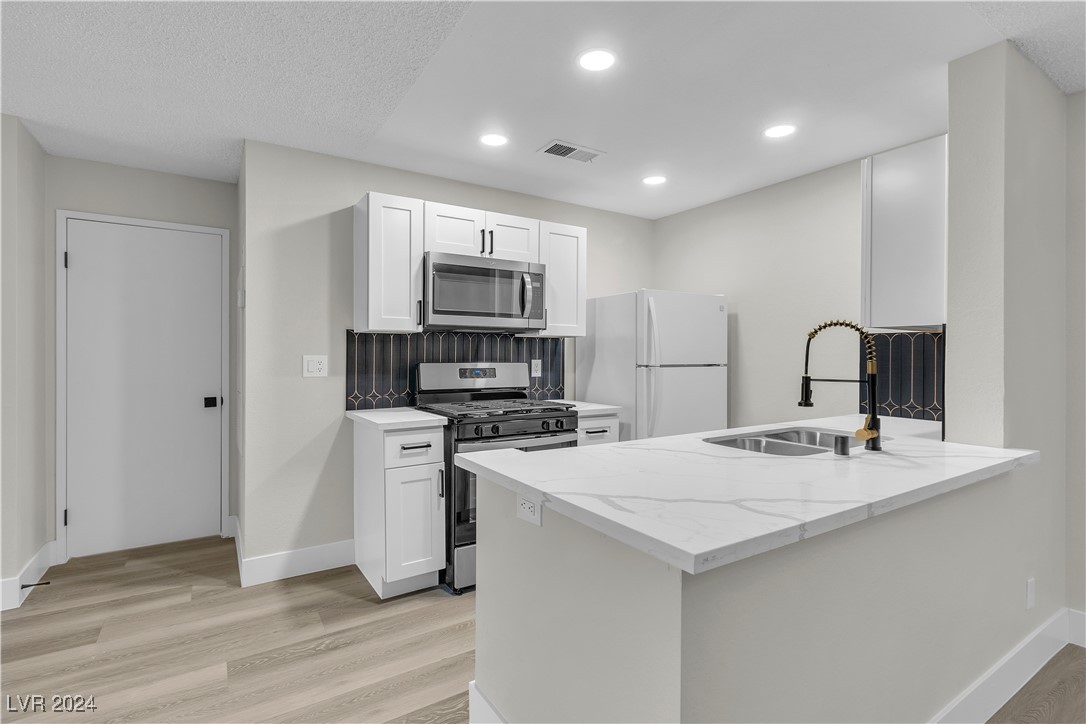 2200 South Fort Apache Road 2095 Property Photo 1