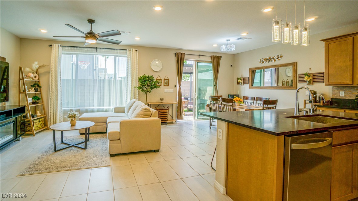 8021 Adelaide Hills Street Property Photo 3