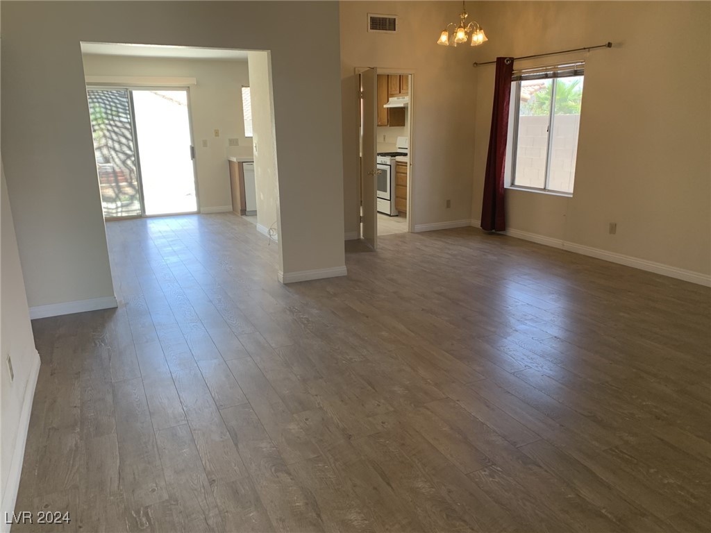 570 Kelsford Drive Property Photo 3