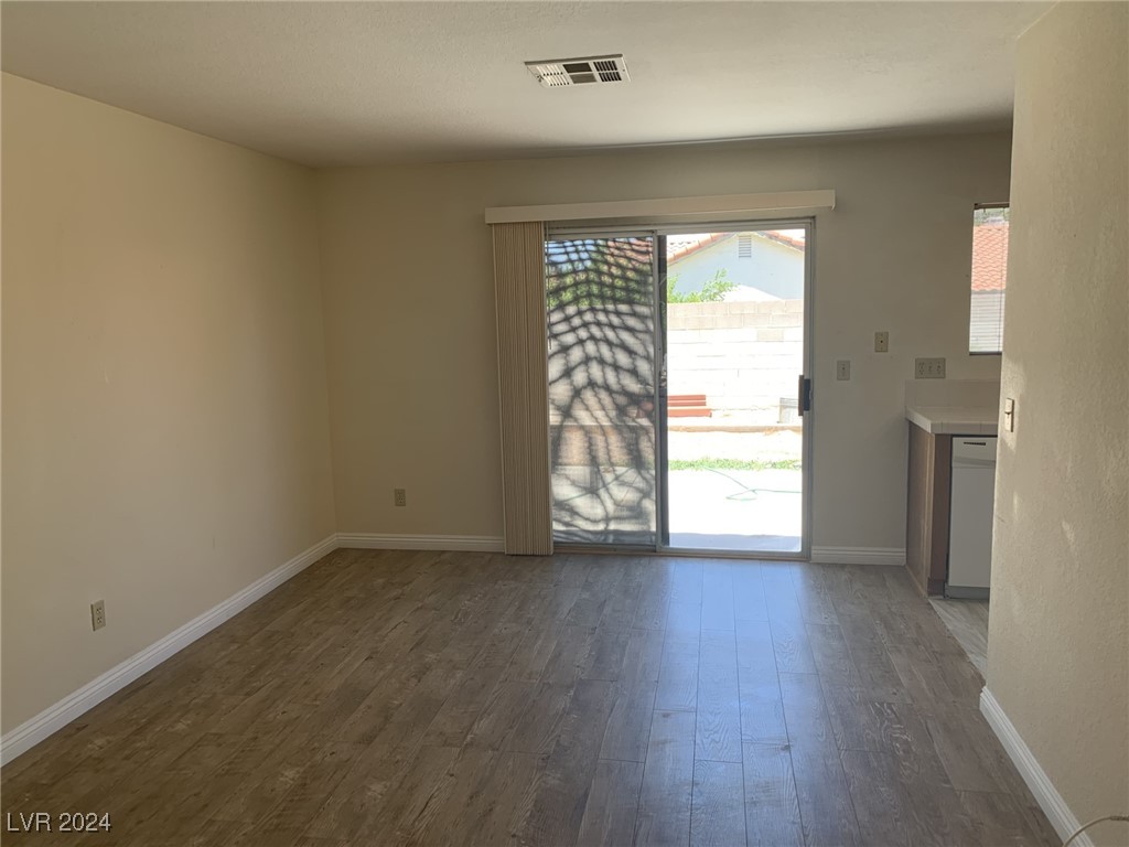 570 Kelsford Drive Property Photo 4