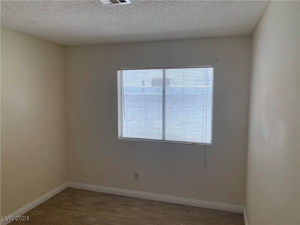 570 Kelsford Drive Property Photo 9
