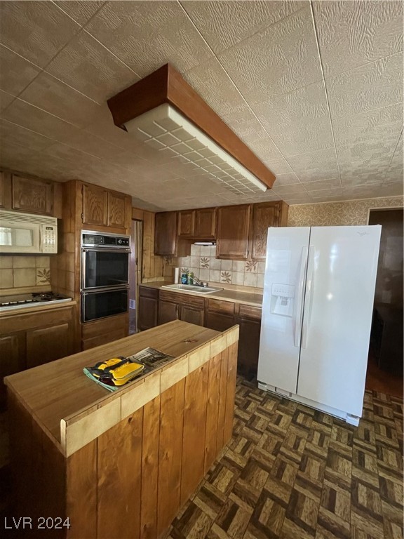 12 E Avenue Property Photo 7