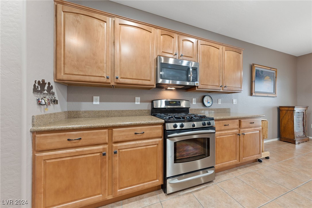 2506 Starlight Valley Street Property Photo 8