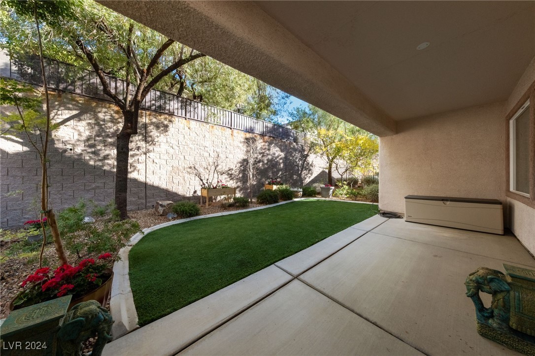 2506 Starlight Valley Street Property Photo 23