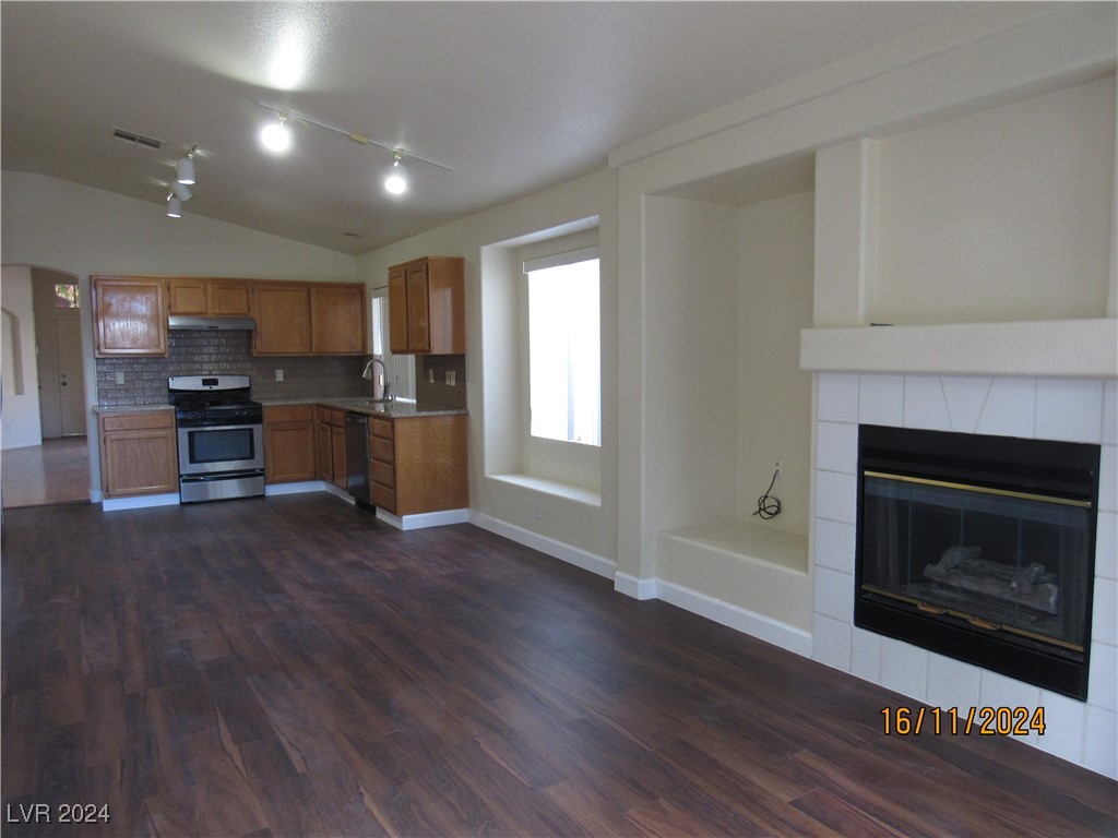 916 Autumn Royal Lane Property Photo 12