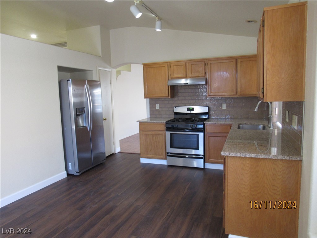 916 Autumn Royal Lane Property Photo 13