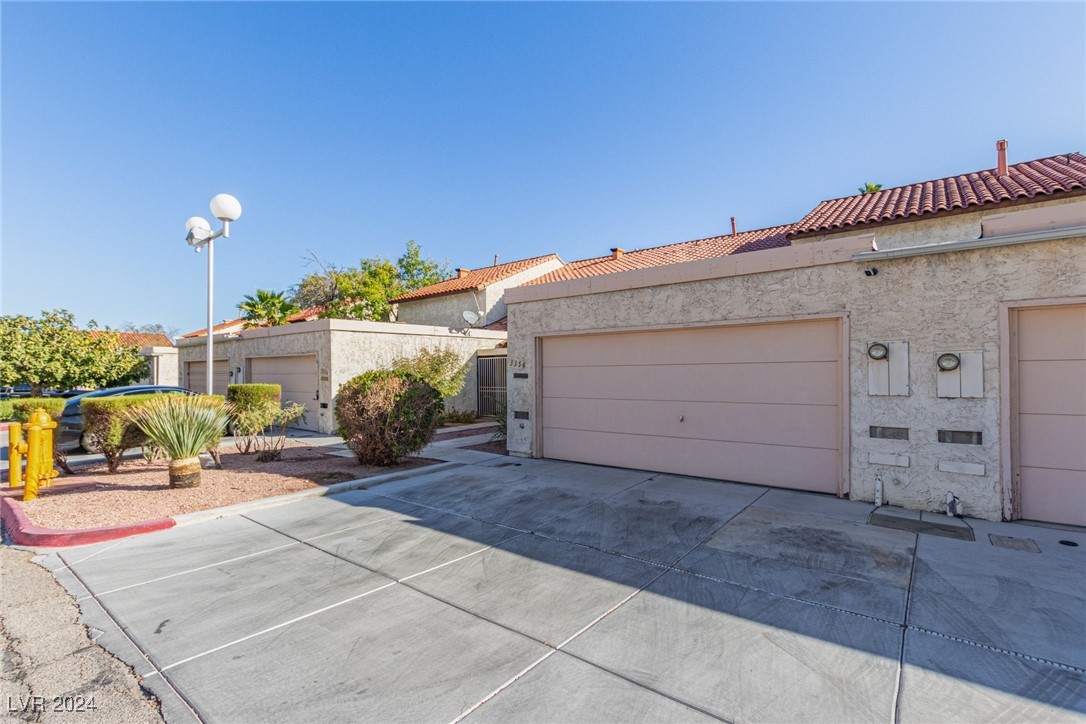 3356 Racquet Street Property Photo 5
