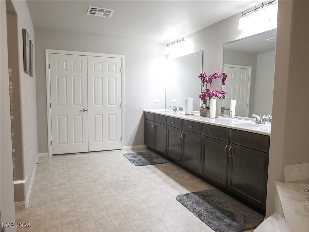5953 Graystone Ridge Avenue Property Photo 16