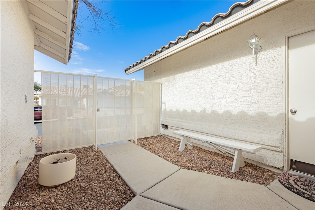 3576 Judah Way Property Photo 6