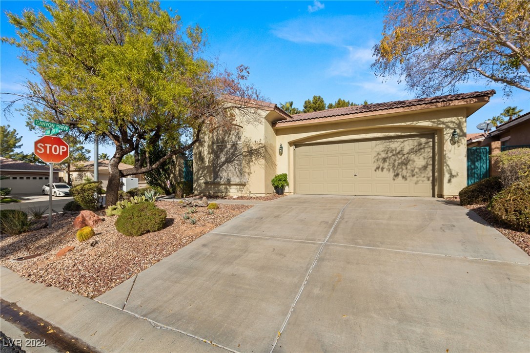 498 Canyon View Way Property Photo 4