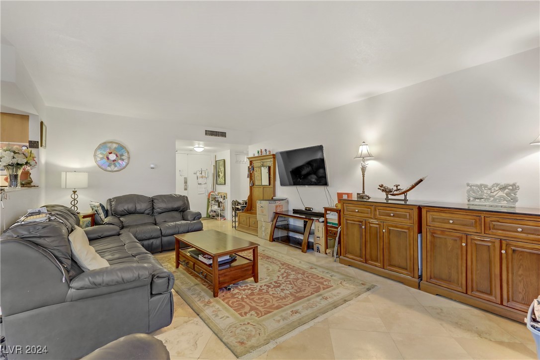 205 East Harmon Avenue 908 Property Photo 4