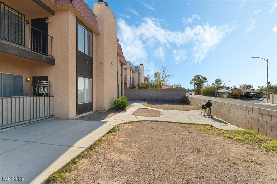 2257 Exeter Drive C And D Property Photo 4